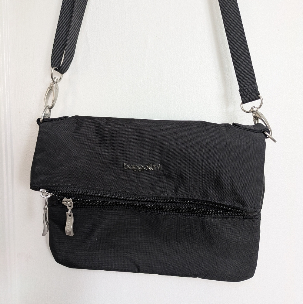 Baggallini Flip Zip Crossbody